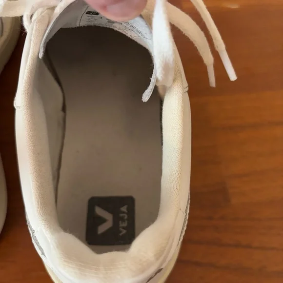 Veja V10 White/Natural lace-up sneakers - EU 40 / US 9 - Picture 13 of 16